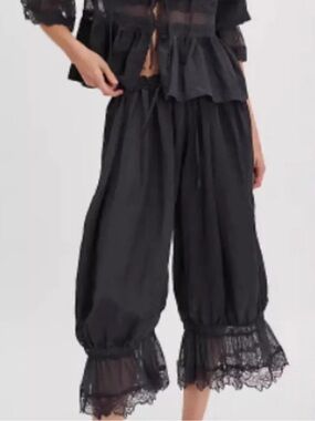 Black Lace-Trim Wide Leg Cropped Bloomers